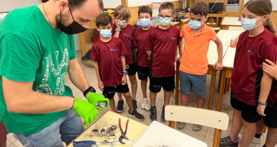 <time datetime="2022-09-27T13:07:37+00:00">27 de septiembre de 2022</time> | <a href="https://www.escola-horitzo.cat/author/kike/">Super User</a> | <a href="https://www.escola-horitzo.cat/category/el-dia-a-dia/" rel="tag">El dia a dia</a> | <a href="https://www.escola-horitzo.cat/2022/09/27/reciclem/#respond">No hay comentarios<span class="screen-reader-text"> en Reciclem</span></a>