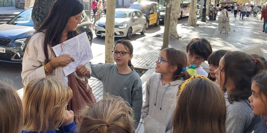 <time datetime="2023-10-25T10:08:01+00:00">25 de octubre de 2023</time> | <a href="https://www.escola-horitzo.cat/author/kike/">Super User</a> | <a href="https://www.escola-horitzo.cat/category/el-dia-a-dia/" rel="tag">El dia a dia</a> | <a href="https://www.escola-horitzo.cat/2023/10/25/guiant-i-descobrint-la-historia-de-barcelona/#respond">No hay comentarios<span class="screen-reader-text"> en Guiant i descobrint la història de Barcelona!</span></a>