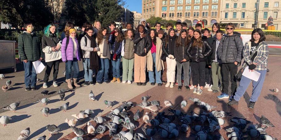 <time datetime="2023-01-19T16:28:40+00:00">19 de enero de 2023</time> | <a href="https://www.escola-horitzo.cat/author/kike/">Super User</a> | <a href="https://www.escola-horitzo.cat/category/el-dia-a-dia/" rel="tag">El dia a dia</a> | <a href="https://www.escola-horitzo.cat/2023/01/19/tu-a-barcelona-i-jo-a-boston/#respond">No hay comentarios<span class="screen-reader-text"> en Tú a Barcelona i jo a Boston</span></a>