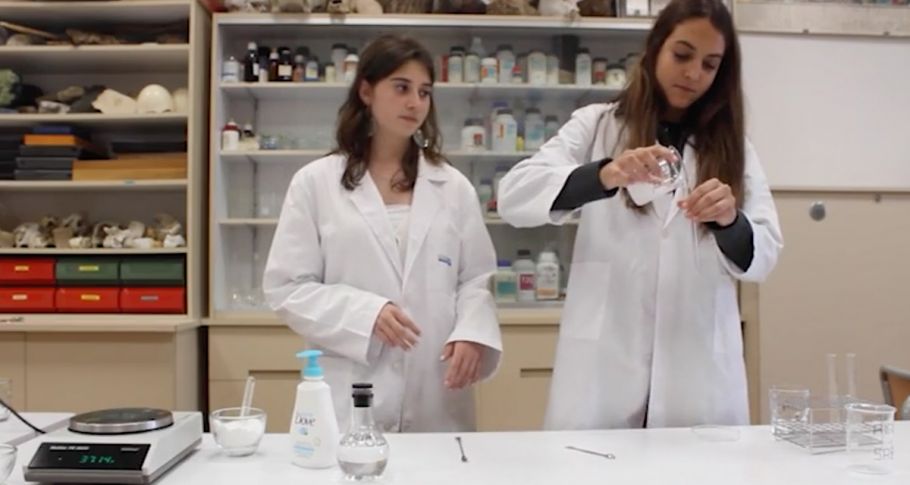 <time datetime="2020-11-09T13:30:35+00:00">9 de noviembre de 2020</time> | <a href="https://www.escola-horitzo.cat/author/kike/">Super User</a> | <a href="https://www.escola-horitzo.cat/category/el-dia-a-dia/" rel="tag">El dia a dia</a> | <a href="https://www.escola-horitzo.cat/2020/11/09/25a-setmana-de-la-ciencia-la-ciencia-en-primera-persona/#respond">No hay comentarios<span class="screen-reader-text"> en 25a Setmana de la Ciència. La ciència en primera persona.</span></a>