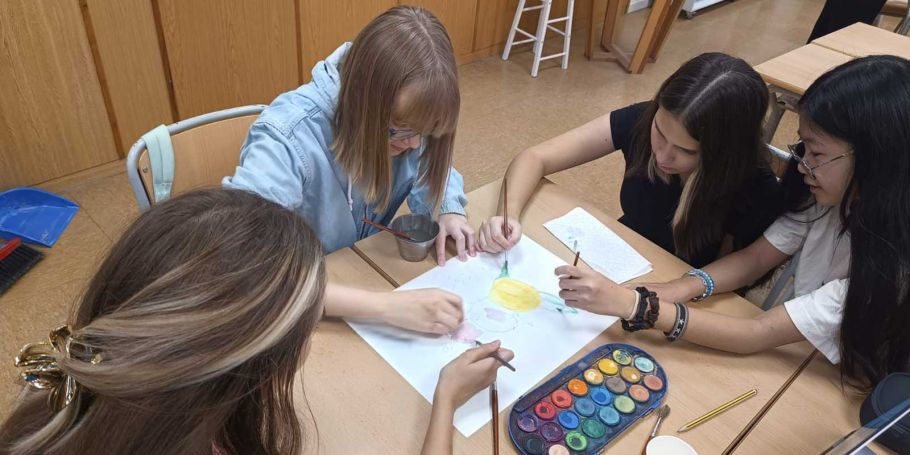 <time datetime="2024-10-17T12:39:02+00:00">17 de octubre de 2024</time> | <a href="https://www.escola-horitzo.cat/author/kike/">Super User</a> | <a href="https://www.escola-horitzo.cat/category/el-dia-a-dia/" rel="tag">El dia a dia</a> | <a href="https://www.escola-horitzo.cat/2024/10/17/un-viatge-sensorial-pel-fruit-del-deliri/#respond">No hay comentarios<span class="screen-reader-text"> en Un viatge sensorial pel «Fruit del deliri»</span></a>