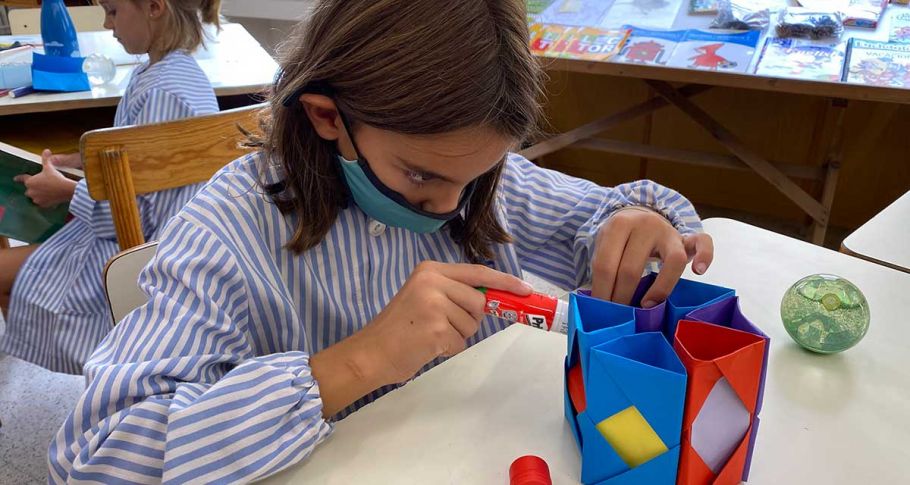 <time datetime="2021-11-26T18:04:43+00:00">26 de noviembre de 2021</time> | <a href="https://www.escola-horitzo.cat/author/kike/">Super User</a> | <a href="https://www.escola-horitzo.cat/category/el-dia-a-dia/" rel="tag">El dia a dia</a> | <a href="https://www.escola-horitzo.cat/2021/11/26/creem-portallapis/#respond">No hay comentarios<span class="screen-reader-text"> en Creem portallapis</span></a>