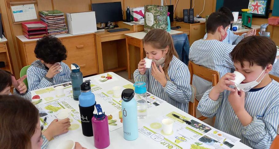 <time datetime="2021-05-17T09:15:04+00:00">17 de mayo de 2021</time> | <a href="https://www.escola-horitzo.cat/author/kike/">Super User</a> | <a href="https://www.escola-horitzo.cat/category/el-dia-a-dia/" rel="tag">El dia a dia</a> | <a href="https://www.escola-horitzo.cat/2021/05/17/taller-d-oli/#respond">No hay comentarios<span class="screen-reader-text"> en Taller d’oli</span></a>