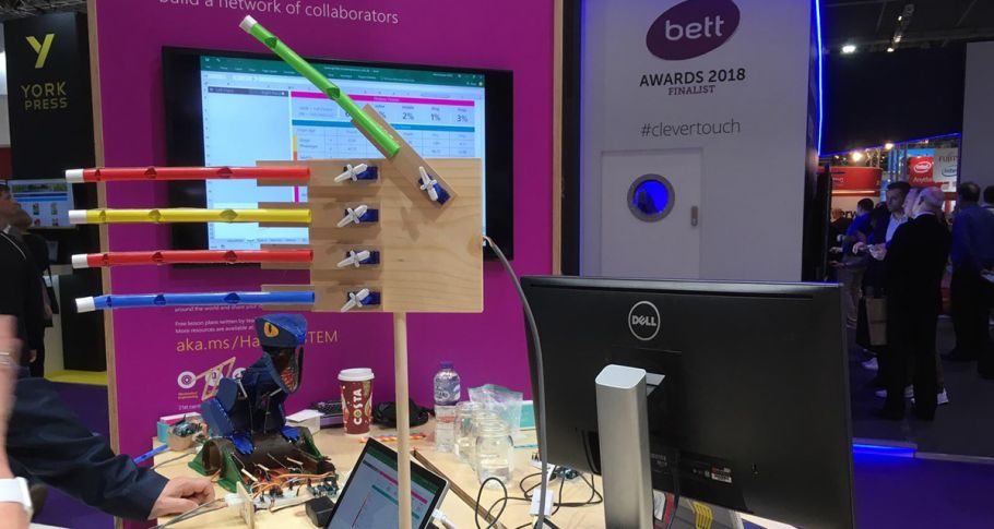 <time datetime="2018-01-25T11:21:19+00:00">25 de enero de 2018</time> | <a href="https://www.escola-horitzo.cat/author/kike/">Super User</a> | <a href="https://www.escola-horitzo.cat/category/el-dia-a-dia/" rel="tag">El dia a dia</a> | <a href="https://www.escola-horitzo.cat/2018/01/25/avui-hem-estat-al-bett-show-london-2018-creating-a-better-future-by-transforming-education/#respond">No hay comentarios<span class="screen-reader-text"> en Avui hem estat al Bett Show London 2018 (Creating a better future by transforming education)</span></a>