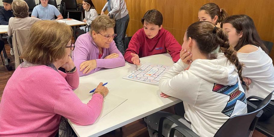 <time datetime="2024-05-27T10:05:26+00:00">27 de mayo de 2024</time> | <a href="https://www.escola-horitzo.cat/author/kike/">Super User</a> | <a href="https://www.escola-horitzo.cat/category/el-dia-a-dia/" rel="tag">El dia a dia</a> | <a href="https://www.escola-horitzo.cat/2024/05/27/compartim-experiencies-amb-persones-grans-al-centre-civic-de-vil-la-florida/#respond">No hay comentarios<span class="screen-reader-text"> en Compartim experiències amb persones grans al Centre Cívic de Vil.la Florida</span></a>