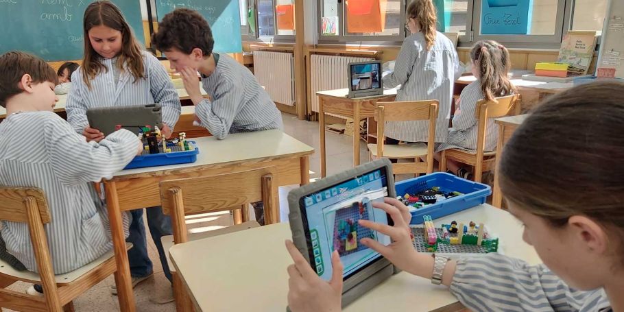 <time datetime="2024-04-15T15:14:47+00:00">15 de abril de 2024</time> | <a href="https://www.escola-horitzo.cat/author/kike/">Super User</a> | <a href="https://www.escola-horitzo.cat/category/el-dia-a-dia/" rel="tag">El dia a dia</a> | <a href="https://www.escola-horitzo.cat/2024/04/15/construim-histories/#respond">No hay comentarios<span class="screen-reader-text"> en Construïm històries</span></a>