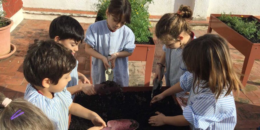 <time datetime="2024-11-18T09:58:05+00:00">18 de noviembre de 2024</time> | <a href="https://www.escola-horitzo.cat/author/kike/">Super User</a> | <a href="https://www.escola-horitzo.cat/category/el-dia-a-dia/" rel="tag">El dia a dia</a> | <a href="https://www.escola-horitzo.cat/2024/11/18/horticultors/#respond">No hay comentarios<span class="screen-reader-text"> en Horticultors</span></a>