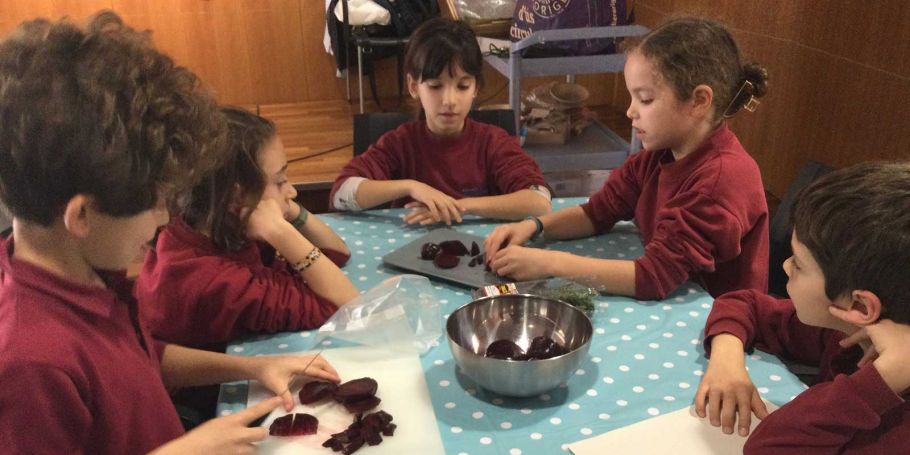 <time datetime="2024-02-26T17:34:39+00:00">26 de febrero de 2024</time> | <a href="https://www.escola-horitzo.cat/author/kike/">Super User</a> | <a href="https://www.escola-horitzo.cat/category/el-dia-a-dia/" rel="tag">El dia a dia</a> | <a href="https://www.escola-horitzo.cat/2024/02/26/alimentacio-saludable-2/#respond">No hay comentarios<span class="screen-reader-text"> en Alimentació saludable</span></a>