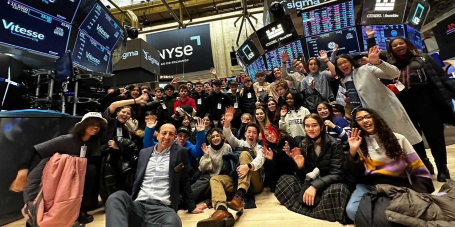 <time datetime="2023-01-19T16:29:34+00:00">19 de enero de 2023</time> | <a href="https://www.escola-horitzo.cat/author/kike/">Super User</a> | <a href="https://www.escola-horitzo.cat/category/el-dia-a-dia/" rel="tag">El dia a dia</a> | <a href="https://www.escola-horitzo.cat/2023/01/19/ny-stock-exchange-and/#respond">No hay comentarios<span class="screen-reader-text"> en NY Stock Exchange and +</span></a>