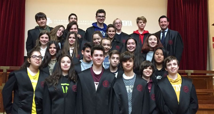 <time datetime="2018-03-12T13:22:38+00:00">12 de marzo de 2018</time> | <a href="https://www.escola-horitzo.cat/author/kike/">Super User</a> | <a href="https://www.escola-horitzo.cat/category/el-dia-a-dia/" rel="tag">El dia a dia</a> | <a href="https://www.escola-horitzo.cat/2018/03/12/hem-visitat-lil%c2%b7lustre-col%c2%b7legi-dadvocats-de-barcelona/#respond">No hay comentarios<span class="screen-reader-text"> en Hem visitat l’Il·lustre Col·legi d’Advocats de Barcelona</span></a>