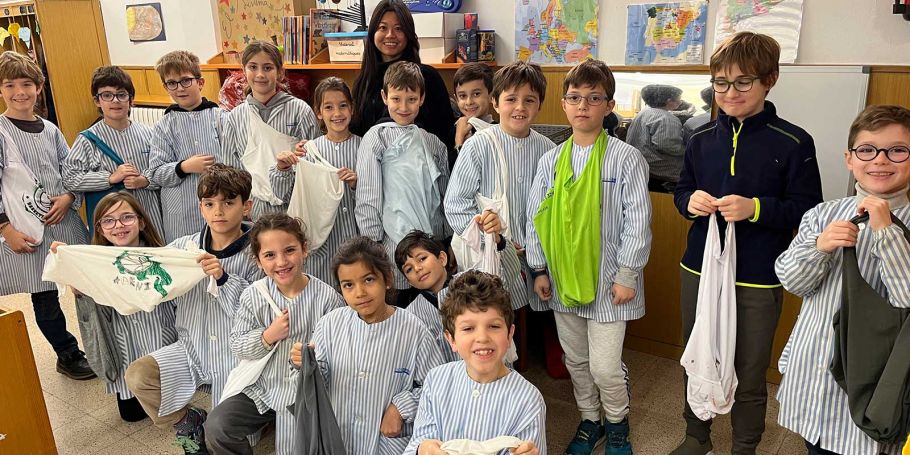 <time datetime="2023-01-18T16:12:29+00:00">18 de enero de 2023</time> | <a href="https://www.escola-horitzo.cat/author/kike/">Super User</a> | <a href="https://www.escola-horitzo.cat/category/el-dia-a-dia/" rel="tag">El dia a dia</a> | <a href="https://www.escola-horitzo.cat/2023/01/18/amb-una-samarreta/#respond">No hay comentarios<span class="screen-reader-text"> en Amb una samarreta?</span></a>