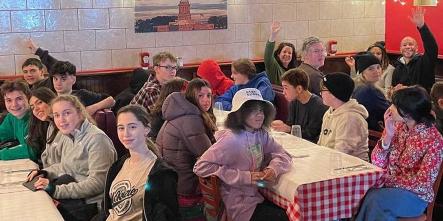 <time datetime="2023-01-17T10:36:14+00:00">17 de enero de 2023</time> | <a href="https://www.escola-horitzo.cat/author/kike/">Super User</a> | <a href="https://www.escola-horitzo.cat/category/el-dia-a-dia/" rel="tag">El dia a dia</a> | <a href="https://www.escola-horitzo.cat/2023/01/17/arriving-in-new-york/#respond">No hay comentarios<span class="screen-reader-text"> en Arriving in New York</span></a>