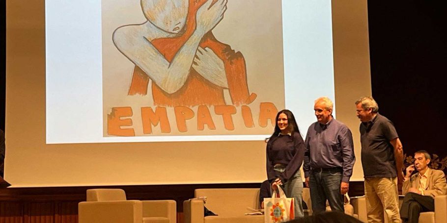 <time datetime="2023-06-07T09:44:39+00:00">7 de junio de 2023</time> | <a href="https://www.escola-horitzo.cat/author/kike/">Super User</a> | <a href="https://www.escola-horitzo.cat/category/el-dia-a-dia/" rel="tag">El dia a dia</a> | <a href="https://www.escola-horitzo.cat/2023/06/07/premiats-al-xix-certamen-literari-en-llengues-dorigen-2022-2023/#respond">No hay comentarios<span class="screen-reader-text"> en Premiats al XIX CERTAMEN LITERARI EN LLENGÜES D’ORIGEN 2022-2023</span></a>