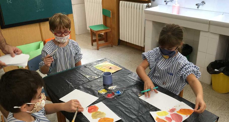 <time datetime="2020-10-21T09:27:37+00:00">21 de octubre de 2020</time> | <a href="https://www.escola-horitzo.cat/author/kike/">Super User</a> | <a href="https://www.escola-horitzo.cat/category/el-dia-a-dia/" rel="tag">El dia a dia</a> | <a href="https://www.escola-horitzo.cat/2020/10/21/col%c2%b7leccio-de-colors/#respond">No hay comentarios<span class="screen-reader-text"> en Col·lecció de colors</span></a>