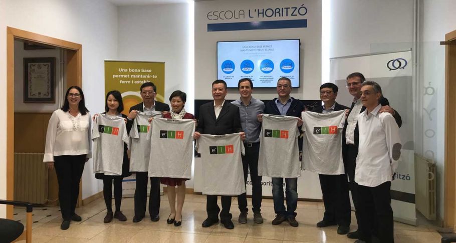 <time datetime="2019-11-04T10:39:37+00:00">4 de noviembre de 2019</time> | <a href="https://www.escola-horitzo.cat/author/kike/">Super User</a> | <a href="https://www.escola-horitzo.cat/category/el-dia-a-dia/" rel="tag">El dia a dia</a> | <a href="https://www.escola-horitzo.cat/2019/11/04/ens-visita-una-representacio-del-shanghai-municipal-education-commision/#respond">No hay comentarios<span class="screen-reader-text"> en Ens visita una representació del Shanghai Municipal Education Commission</span></a>