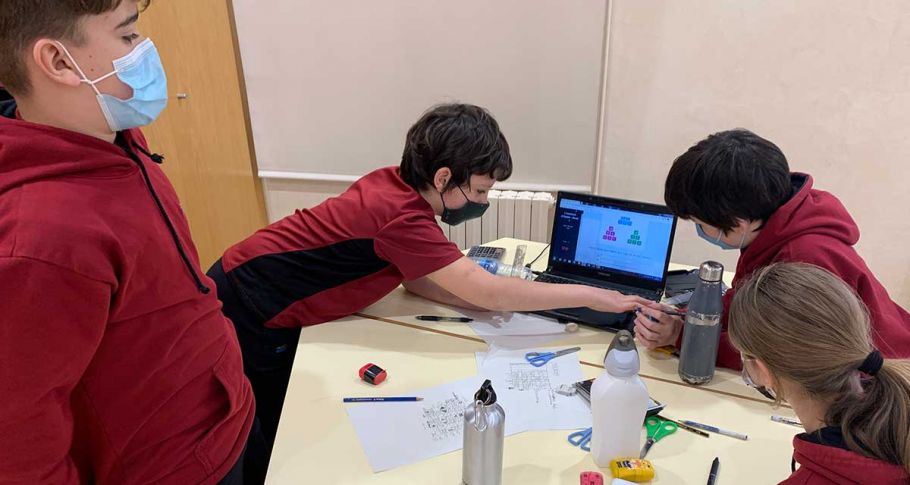 <time datetime="2021-04-16T08:40:59+00:00">16 de abril de 2021</time> | <a href="https://www.escola-horitzo.cat/author/kike/">Super User</a> | <a href="https://www.escola-horitzo.cat/category/el-dia-a-dia/" rel="tag">El dia a dia</a> | <a href="https://www.escola-horitzo.cat/2021/04/16/fem-matematiques-2/#respond">No hay comentarios<span class="screen-reader-text"> en Fem Matemàtiques</span></a>