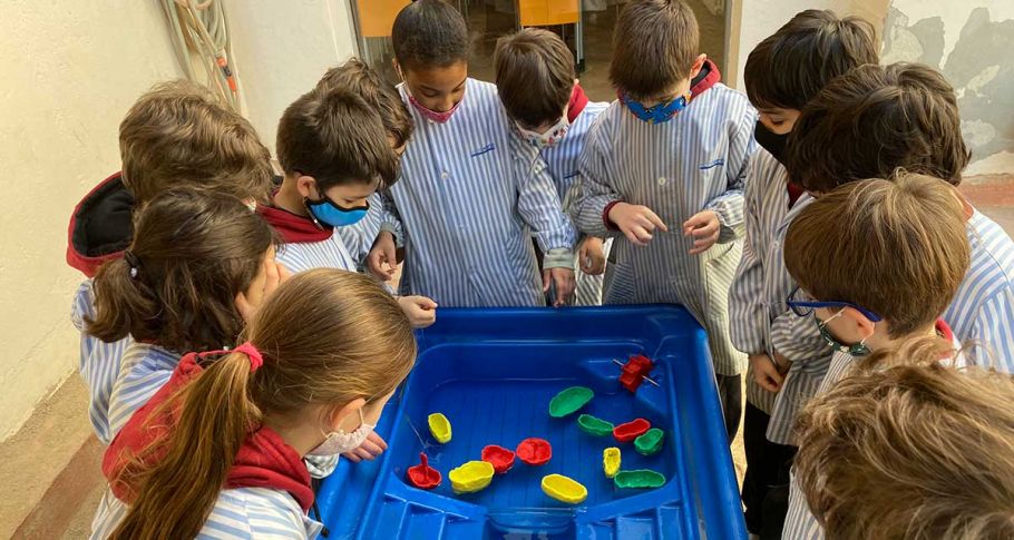 <time datetime="2021-02-24T16:02:33+00:00">24 de febrero de 2021</time> | <a href="https://www.escola-horitzo.cat/author/kike/">Super User</a> | <a href="https://www.escola-horitzo.cat/category/el-dia-a-dia/" rel="tag">El dia a dia</a> | <a href="https://www.escola-horitzo.cat/2021/02/24/per-que-suren-el-vaixells/#respond">No hay comentarios<span class="screen-reader-text"> en Per què suren el vaixells?</span></a>