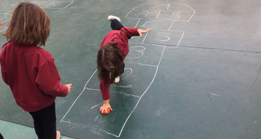 <time datetime="2019-11-27T15:51:13+00:00">27 de noviembre de 2019</time> | <a href="https://www.escola-horitzo.cat/author/kike/">Super User</a> | <a href="https://www.escola-horitzo.cat/category/el-dia-a-dia/" rel="tag">El dia a dia</a> | <a href="https://www.escola-horitzo.cat/2019/11/27/el-joc-i-l-aprenentatge/#respond">No hay comentarios<span class="screen-reader-text"> en El joc i l’aprenentatge</span></a>