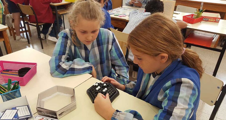 <time datetime="2018-11-11T18:30:09+00:00">11 de noviembre de 2018</time> | <a href="https://www.escola-horitzo.cat/author/kike/">Super User</a> | <a href="https://www.escola-horitzo.cat/category/el-dia-a-dia/" rel="tag">El dia a dia</a> | <a href="https://www.escola-horitzo.cat/2018/11/11/jugant-en-equip/#respond">No hay comentarios<span class="screen-reader-text"> en Jugant en equip</span></a>