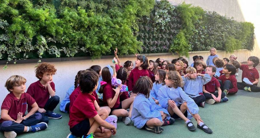 <time datetime="2022-09-29T15:23:16+00:00">29 de septiembre de 2022</time> | <a href="https://www.escola-horitzo.cat/author/kike/">Super User</a> | <a href="https://www.escola-horitzo.cat/category/el-dia-a-dia/" rel="tag">El dia a dia</a> | <a href="https://www.escola-horitzo.cat/2022/09/29/un-pati-ben-mudat/#respond">No hay comentarios<span class="screen-reader-text"> en Un pati ben mudat!</span></a>