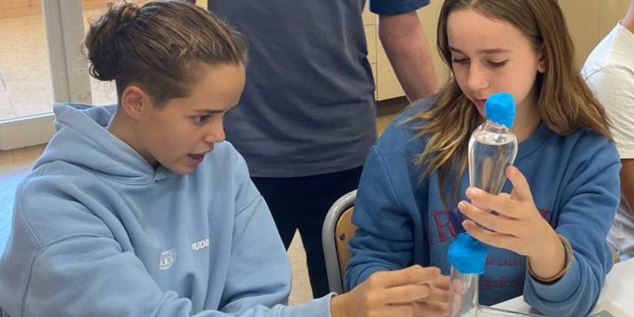 <time datetime="2023-10-09T09:36:57+00:00">9 de octubre de 2023</time> | <a href="https://www.escola-horitzo.cat/author/kike/">Super User</a> | <a href="https://www.escola-horitzo.cat/category/el-dia-a-dia/" rel="tag">El dia a dia</a> | <a href="https://www.escola-horitzo.cat/2023/10/09/laire-ocupa/#respond">No hay comentarios<span class="screen-reader-text"> en L’aire ocupa?</span></a>