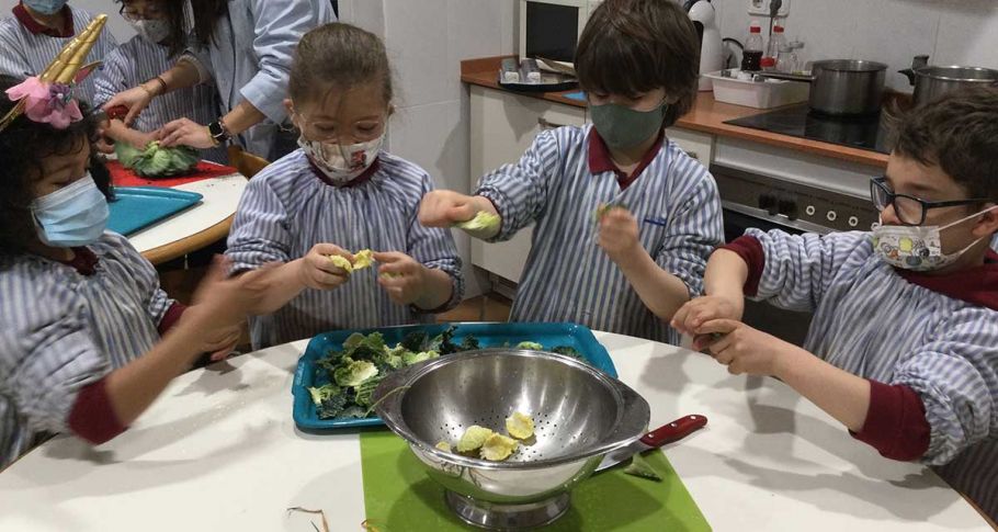 <time datetime="2022-03-24T11:03:05+00:00">24 de marzo de 2022</time> | <a href="https://www.escola-horitzo.cat/author/kike/">Super User</a> | <a href="https://www.escola-horitzo.cat/category/el-dia-a-dia/" rel="tag">El dia a dia</a> | <a href="https://www.escola-horitzo.cat/2022/03/24/que-passa/#respond">No hay comentarios<span class="screen-reader-text"> en Què passa?</span></a>