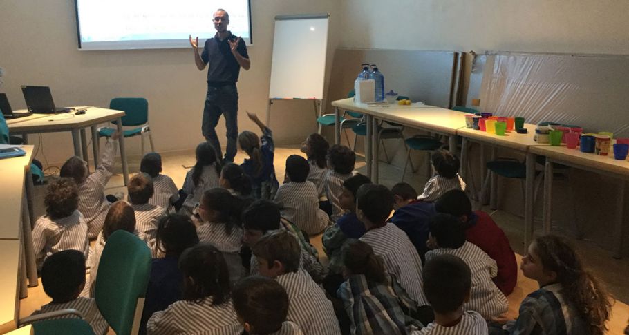 <time datetime="2019-01-07T16:36:00+00:00">7 de enero de 2019</time> | <a href="https://www.escola-horitzo.cat/author/kike/">Super User</a> | <a href="https://www.escola-horitzo.cat/category/el-dia-a-dia/" rel="tag">El dia a dia</a> | <a href="https://www.escola-horitzo.cat/2019/01/07/laigua-del-mar/#respond">No hay comentarios<span class="screen-reader-text"> en L’aigua del mar</span></a>