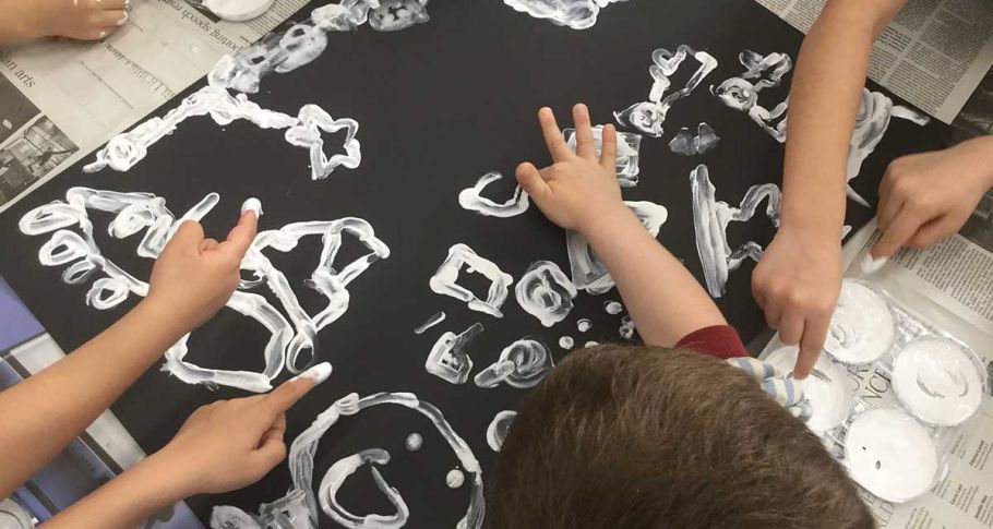 <time datetime="2020-03-13T10:21:23+00:00">13 de marzo de 2020</time> | <a href="https://www.escola-horitzo.cat/author/kike/">Super User</a> | <a href="https://www.escola-horitzo.cat/category/el-dia-a-dia/" rel="tag">El dia a dia</a> | <a href="https://www.escola-horitzo.cat/2020/03/13/the-dark/#respond">No hay comentarios<span class="screen-reader-text"> en The Dark</span></a>