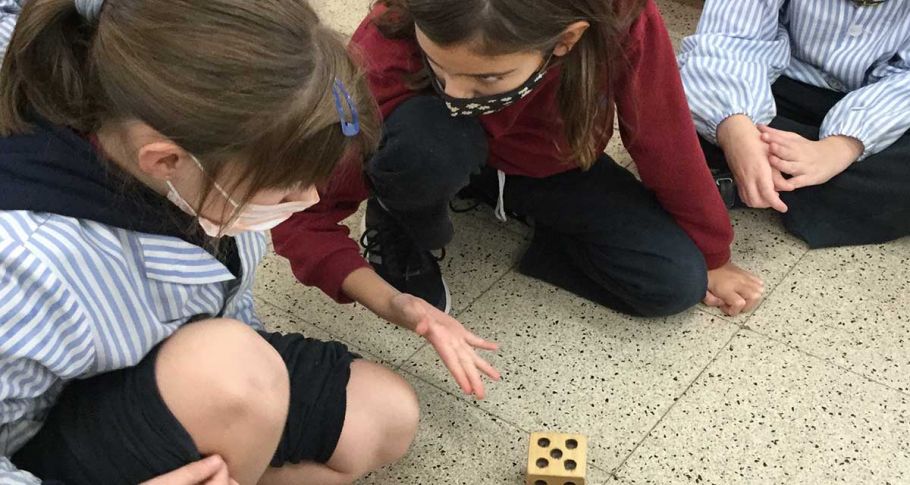 <time datetime="2021-11-26T18:08:22+00:00">26 de noviembre de 2021</time> | <a href="https://www.escola-horitzo.cat/author/kike/">Super User</a> | <a href="https://www.escola-horitzo.cat/category/el-dia-a-dia/" rel="tag">El dia a dia</a> | <a href="https://www.escola-horitzo.cat/2021/11/26/parell-o-senar/#respond">No hay comentarios<span class="screen-reader-text"> en Parell o senar?</span></a>