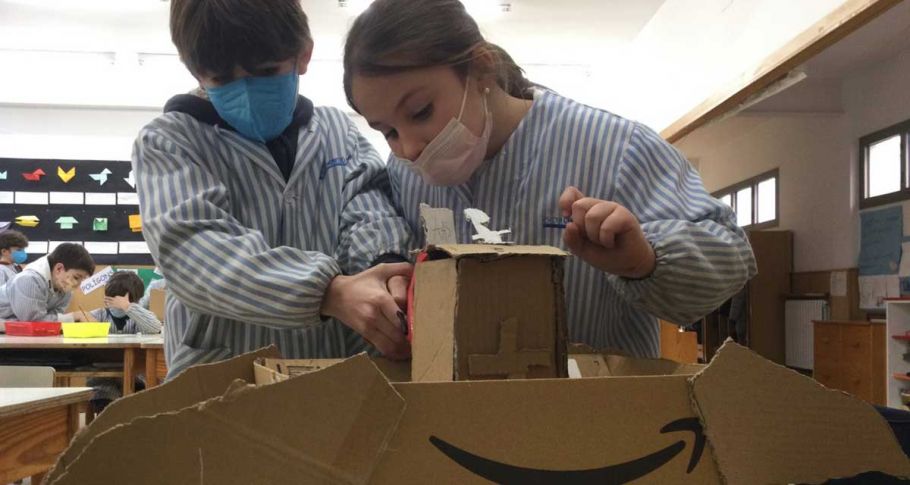 <time datetime="2022-03-09T12:28:37+00:00">9 de marzo de 2022</time> | <a href="https://www.escola-horitzo.cat/author/kike/">Super User</a> | <a href="https://www.escola-horitzo.cat/category/el-dia-a-dia/" rel="tag">El dia a dia</a> | <a href="https://www.escola-horitzo.cat/2022/03/09/els-projectes-d-art/#respond">No hay comentarios<span class="screen-reader-text"> en Els projectes d’art</span></a>