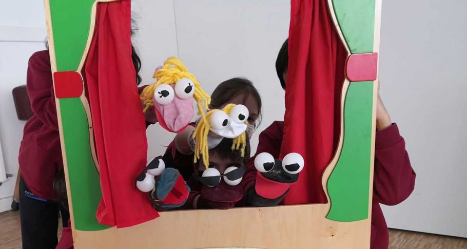 <time datetime="2021-05-17T06:43:16+00:00">17 de mayo de 2021</time> | <a href="https://www.escola-horitzo.cat/author/kike/">Super User</a> | <a href="https://www.escola-horitzo.cat/category/el-dia-a-dia/" rel="tag">El dia a dia</a> | <a href="https://www.escola-horitzo.cat/2021/05/17/creem-i-expressem/#respond">No hay comentarios<span class="screen-reader-text"> en Creem i expressem</span></a>