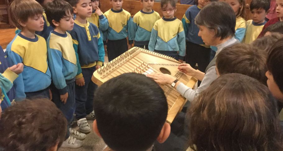 <time datetime="2018-04-13T09:35:42+00:00">13 de abril de 2018</time> | <a href="https://www.escola-horitzo.cat/author/kike/">Super User</a> | <a href="https://www.escola-horitzo.cat/category/el-dia-a-dia/" rel="tag">El dia a dia</a> | <a href="https://www.escola-horitzo.cat/2018/04/13/la-citara-lhem-escoltat-i-lhem-pogut-tocar/#respond">No hay comentarios<span class="screen-reader-text"> en La cítara, l’hem escoltat i l’hem pogut tocar</span></a>