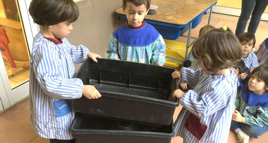 <time datetime="2018-12-23T16:01:11+00:00">23 de diciembre de 2018</time> | <a href="https://www.escola-horitzo.cat/author/kike/">Super User</a> | <a href="https://www.escola-horitzo.cat/category/el-dia-a-dia/" rel="tag">El dia a dia</a> | <a href="https://www.escola-horitzo.cat/2018/12/23/el-vermicompostador/#respond">No hay comentarios<span class="screen-reader-text"> en El vermicompostador</span></a>