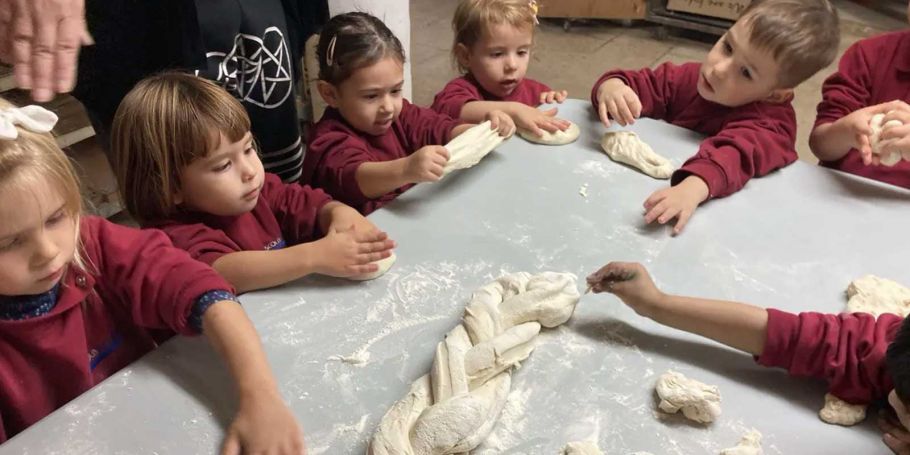 <time datetime="2024-11-22T14:09:51+00:00">22 de noviembre de 2024</time> | <a href="https://www.escola-horitzo.cat/author/kike/">Super User</a> | <a href="https://www.escola-horitzo.cat/category/el-dia-a-dia/" rel="tag">El dia a dia</a> | <a href="https://www.escola-horitzo.cat/2024/11/22/sortida-comarcal-a-montblanc-tocant-el-mon/#respond">No hay comentarios<span class="screen-reader-text"> en Sortida comarcal a Montblanc: Tocant el món!</span></a>