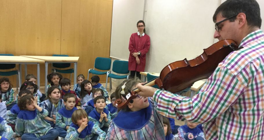 <time datetime="2018-03-15T09:04:34+00:00">15 de marzo de 2018</time> | <a href="https://www.escola-horitzo.cat/author/kike/">Super User</a> | <a href="https://www.escola-horitzo.cat/category/el-dia-a-dia/" rel="tag">El dia a dia</a> | <a href="https://www.escola-horitzo.cat/2018/03/15/ens-han-presentat-la-viola-als-grups-telefon-i-reporters/#respond">No hay comentarios<span class="screen-reader-text"> en Ens han presentat la viola als Grups Telèfon i Reporters</span></a>