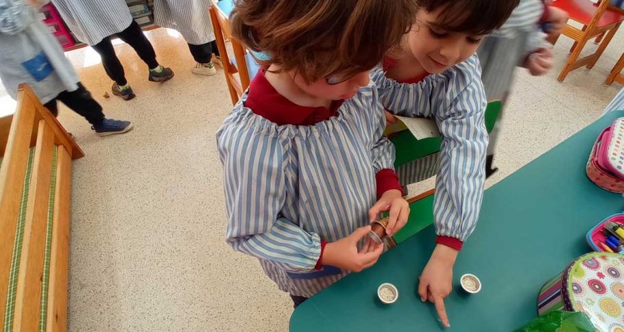 <time datetime="2021-05-04T06:45:23+00:00">4 de mayo de 2021</time> | <a href="https://www.escola-horitzo.cat/author/kike/">Super User</a> | <a href="https://www.escola-horitzo.cat/category/el-dia-a-dia/" rel="tag">El dia a dia</a> | <a href="https://www.escola-horitzo.cat/2021/05/04/instruments-i-reciclatge/#respond">No hay comentarios<span class="screen-reader-text"> en Instruments i reciclatge</span></a>