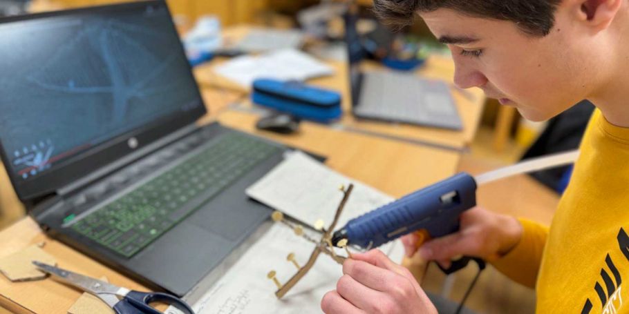 <time datetime="2024-03-13T15:58:40+00:00">13 de marzo de 2024</time> | <a href="https://www.escola-horitzo.cat/author/kike/">Super User</a> | <a href="https://www.escola-horitzo.cat/category/el-dia-a-dia/" rel="tag">El dia a dia</a> | <a href="https://www.escola-horitzo.cat/2024/03/13/deep-sea-bots/#respond">No hay comentarios<span class="screen-reader-text"> en Deep Sea Bots +</span></a>