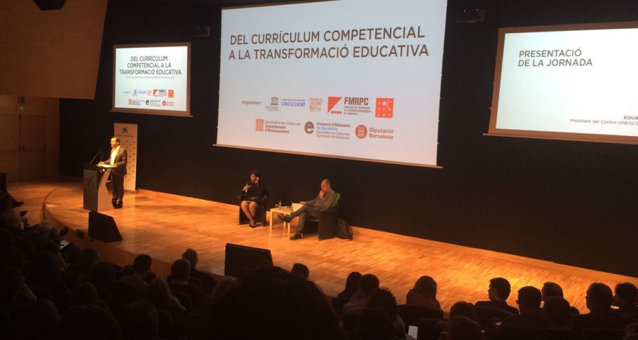 <time datetime="2018-03-13T14:15:31+00:00">13 de marzo de 2018</time> | <a href="https://www.escola-horitzo.cat/author/kike/">Super User</a> | <a href="https://www.escola-horitzo.cat/category/el-dia-a-dia/" rel="tag">El dia a dia</a> | <a href="https://www.escola-horitzo.cat/2018/03/13/del-curriculum-competencial-a-la-transformacio-educativa/#respond">No hay comentarios<span class="screen-reader-text"> en Del currículum competencial a la transformació educativa</span></a>
