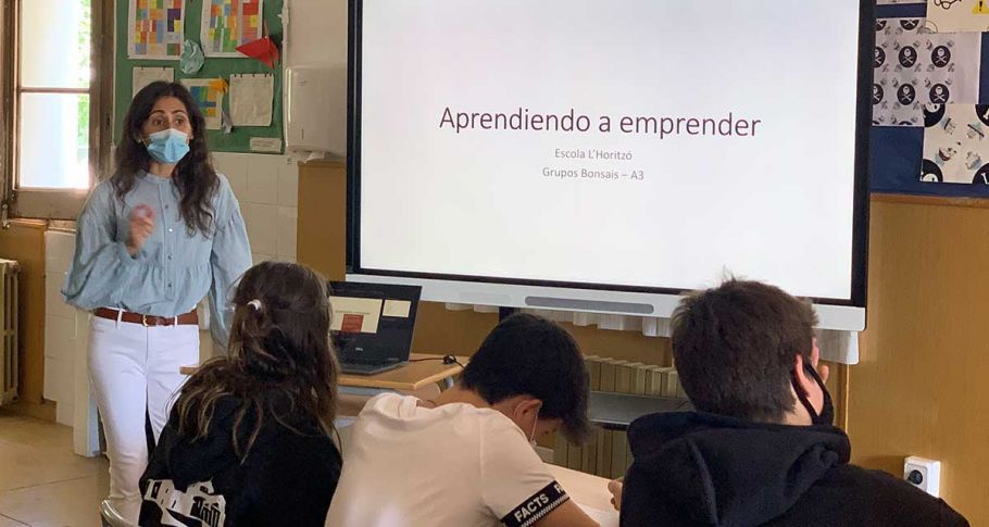 <time datetime="2021-05-25T08:03:55+00:00">25 de mayo de 2021</time> | <a href="https://www.escola-horitzo.cat/author/kike/">Super User</a> | <a href="https://www.escola-horitzo.cat/category/el-dia-a-dia/" rel="tag">El dia a dia</a> | <a href="https://www.escola-horitzo.cat/2021/05/25/seguir-aprenent-a-emprendre/#respond">No hay comentarios<span class="screen-reader-text"> en Seguir aprenent a emprendre</span></a>