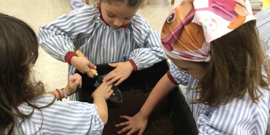 <time datetime="2022-11-18T16:31:43+00:00">18 de noviembre de 2022</time> | <a href="https://www.escola-horitzo.cat/author/kike/">Super User</a> | <a href="https://www.escola-horitzo.cat/category/el-dia-a-dia/" rel="tag">El dia a dia</a> | <a href="https://www.escola-horitzo.cat/2022/11/18/ens-fem-grans-nosaltres-i-els-cucs/#respond">No hay comentarios<span class="screen-reader-text"> en Ens fem grans: nosaltres i els cucs</span></a>